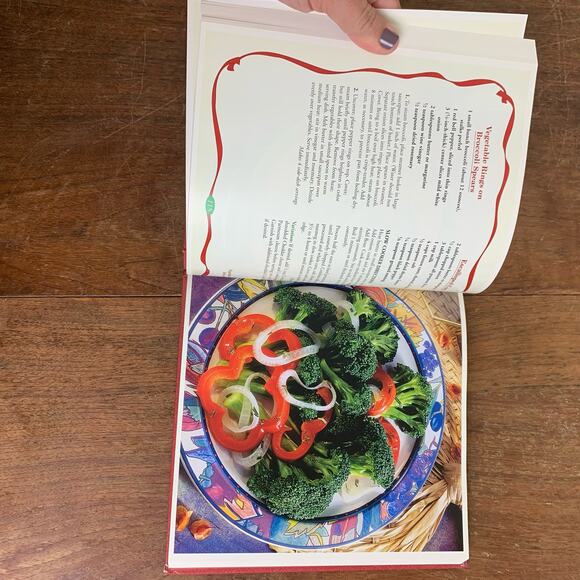 Favorite Brand‎ Name Country Christmas hard back cook book - Picture 13 of 14